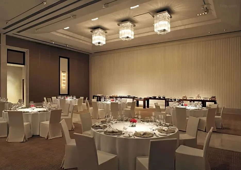 the-oberoi-gurgaon-hotels-2